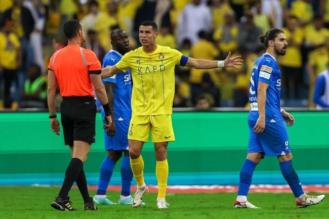 Al Nassr thua trắng trong ngày Ronaldo mờ nhạt - Bóng Đá