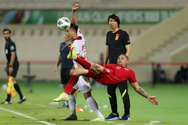 Cựu HLV Trung Quốc dùng tiền 'khủng' hối lộ; Công Phượng so ông Troussier và thầy Park - Bóng Đá