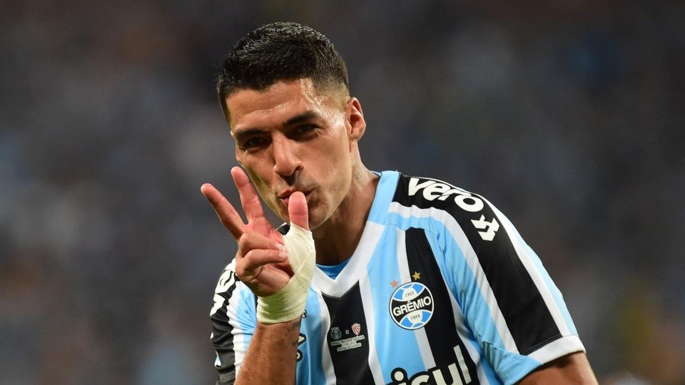 Đồng đội sốc trước tin Suarez có thể lắp chân giả - Bóng Đá