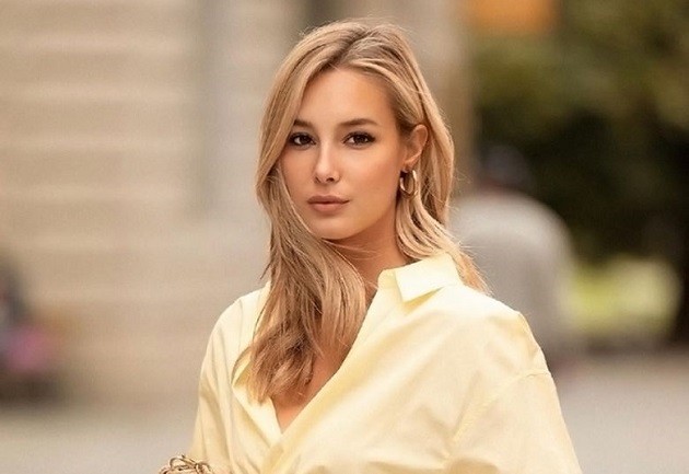 'SO GORGEOUS' Ex-Premier League Wag and ‘world’s most beautiful woman’ joins no bra club in risque outfit and appears topless in pool - Bóng Đá