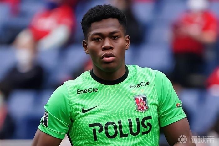 Thủ môn Nhật Bản có gì đặc biệt để MU theo đuổi? - Bóng Đá