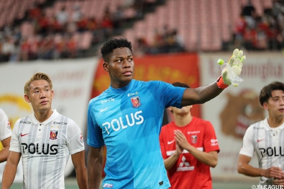 Thủ môn Nhật Bản có gì đặc biệt để MU theo đuổi? - Bóng Đá