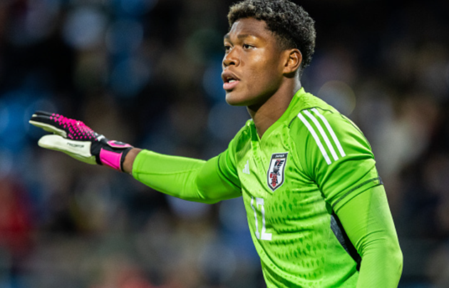 Manchester United agree personal terms with Zion Suzuki - Bóng Đá