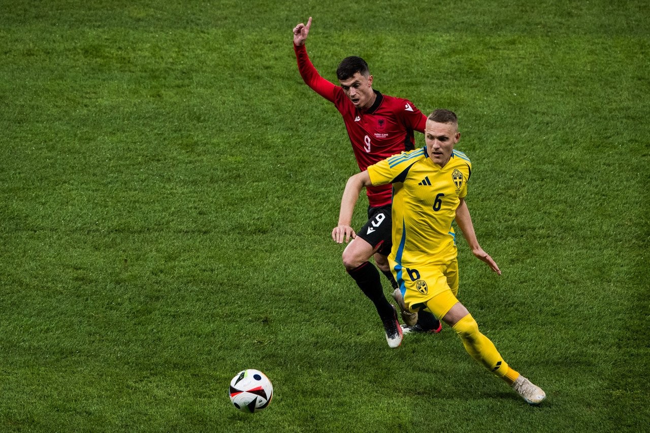 Man Utd defender Victor Lindelof shines in Sweden’s 1-0 win over Albania - Bóng Đá