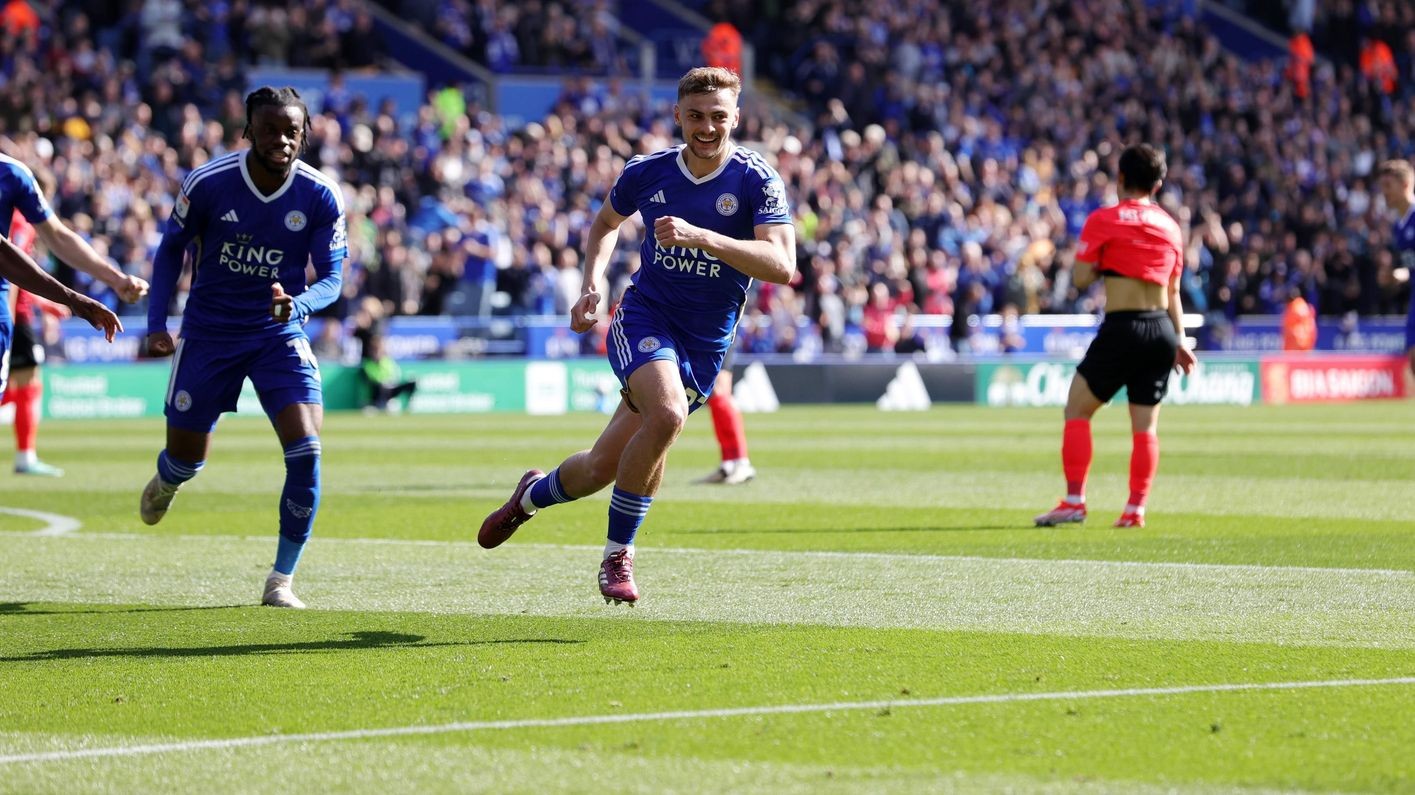 Cuộc chiến căng như dây đàn ở bóng đá Anh - Bóng Đá