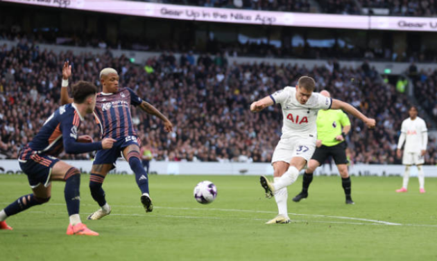 Jamie Redknapp: Van De Ven best in the world at what he does - Bóng Đá