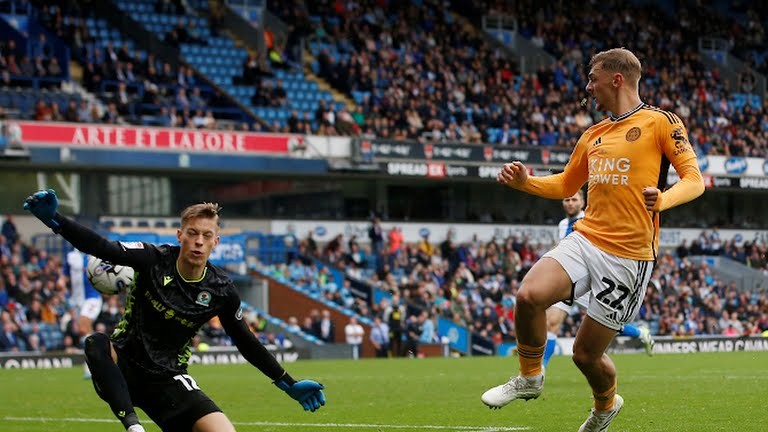 Vardy lại ghi bàn, Leicester thắng  - Bóng Đá