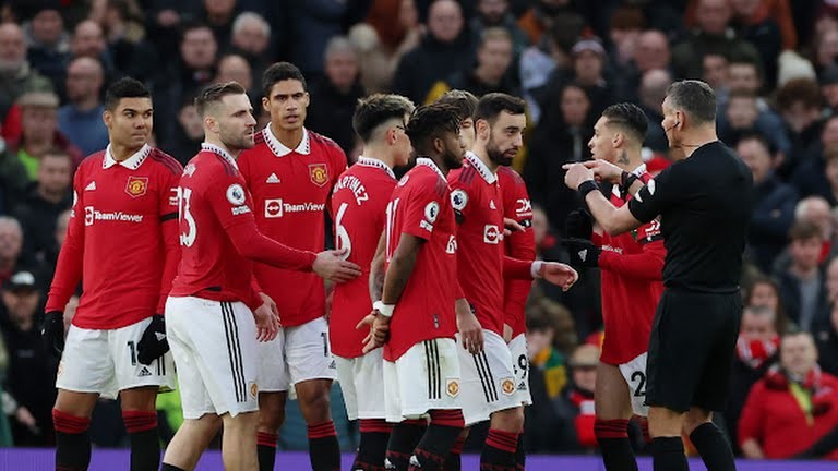 Đẩy Man Utd vào thế khó, Casemiro bị cấm mấy trận? - Bóng Đá