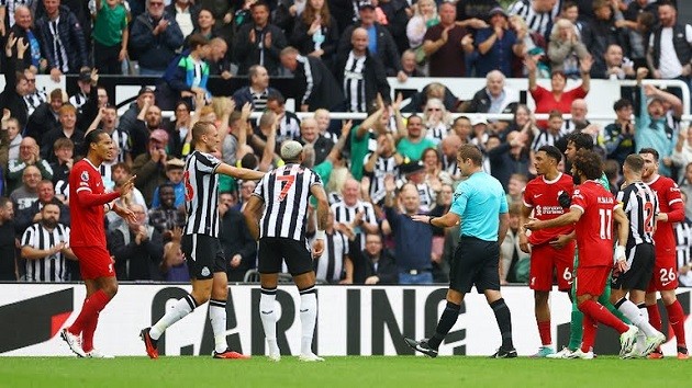 TRỰC TIẾP Newcastle 1-0 Liverpool (H1): Van Dijk thẻ đỏ - Bóng Đá