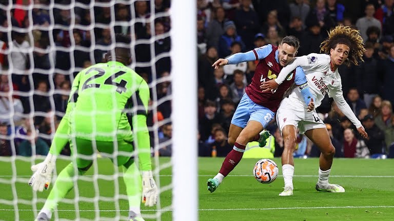 Hạ Burnley, Man Utd đã phát hiện ra sai lầm chuyển nhượng - Bóng Đá