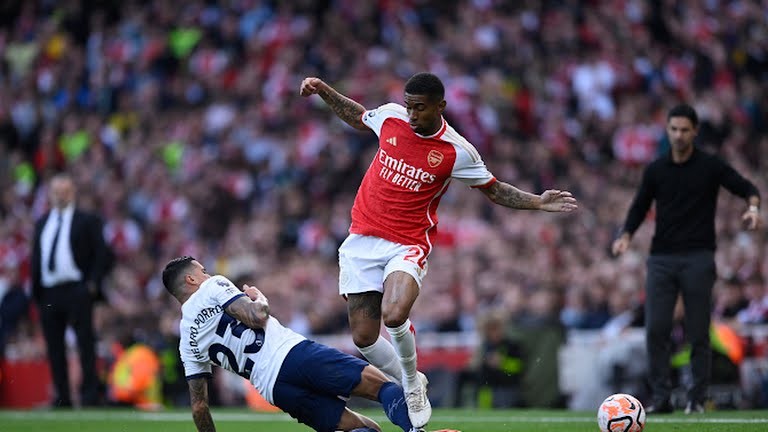 Xong trận Arsenal 2-2 Tottenham mới thấy Man Utd bị oan ức - Bóng Đá