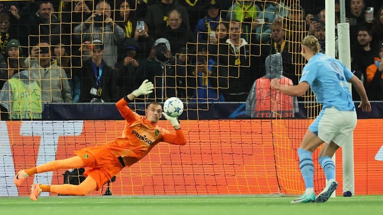 Haaland lập cú đúp, Man City toàn thắng 3 trận - Bóng Đá