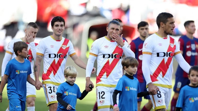 Barca thoát thua hú vía, nguy cơ bị bỏ xa ở La Liga - Bóng Đá