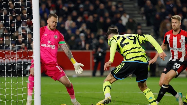 Zinchenko hồi sinh mạnh mẽ - Bóng Đá