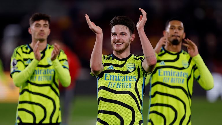 Zinchenko hồi sinh mạnh mẽ - Bóng Đá