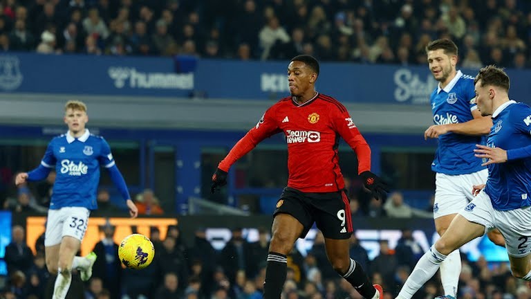 Hạ Everton 3-0, M.U đã phát hiện ra cầu thủ không thể thay thế - Bóng Đá