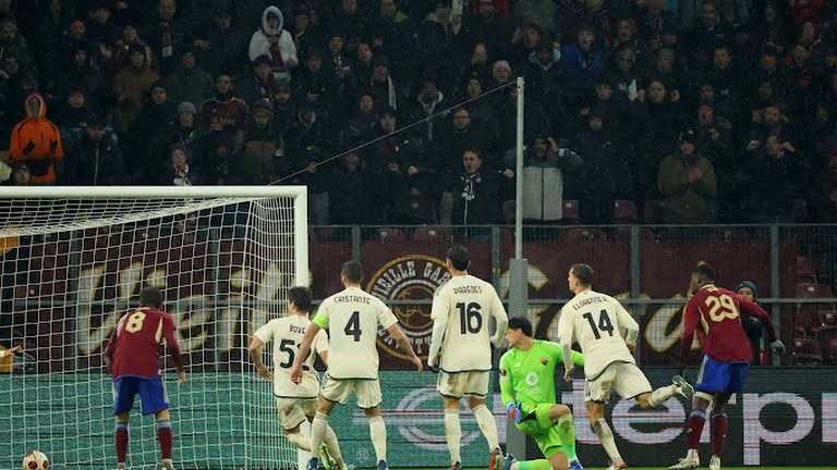 Servette vs AS Roma - Bóng Đá