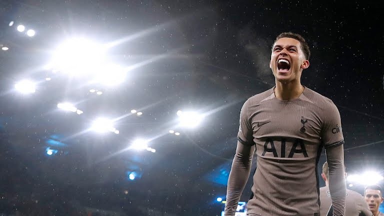 Ngày thi đấu quá kịch tính ở Premier League - Bóng Đá