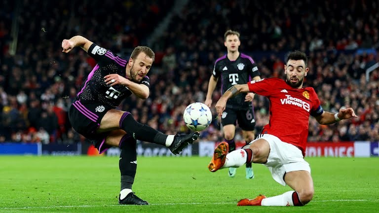 Antony khiến Kim Min-jae bẽ mặt - Bóng Đá