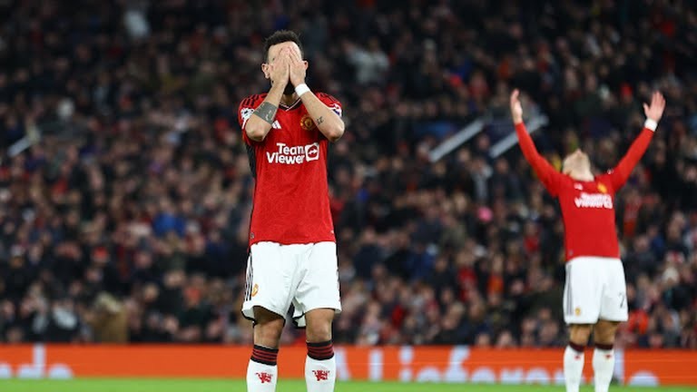 Antony khiến Kim Min-jae bẽ mặt - Bóng Đá