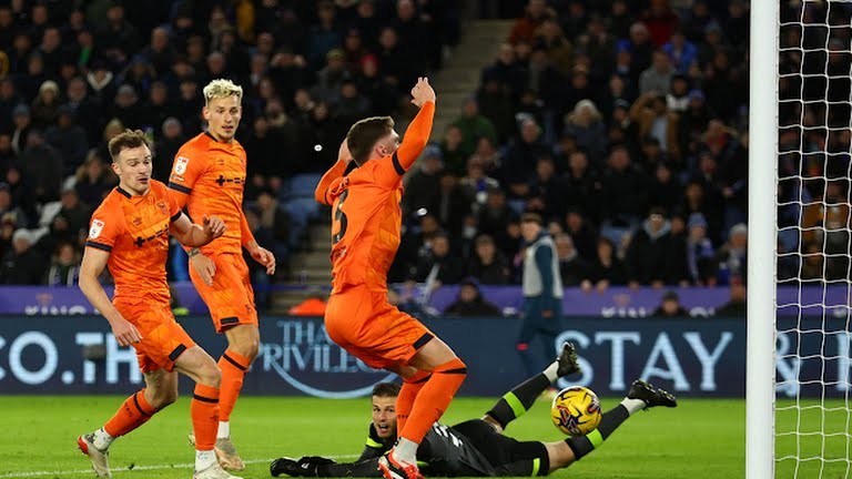 Cuộc chiến khốc liệt nhất nước Anh - Bóng Đá