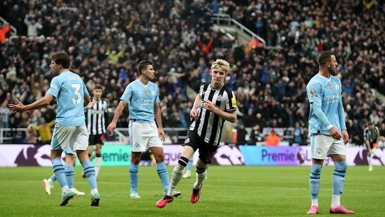 De Bruyne quá đáng sợ, bẽ mặt Antony - Bóng Đá