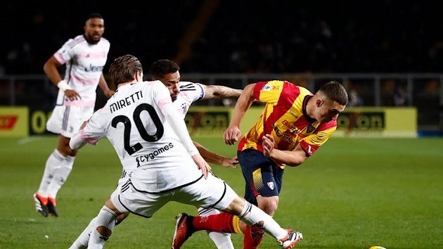 Vlahovic lập cú đúp, Juventus chiếm ngôi đầu - Bóng Đá