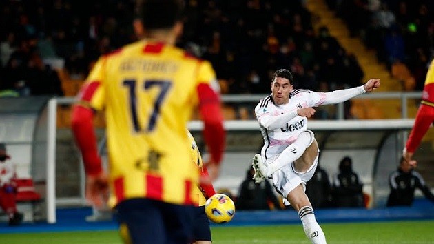 Vlahovic lập cú đúp, Juventus chiếm ngôi đầu - Bóng Đá