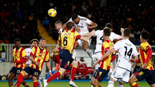 Vlahovic lập cú đúp, Juventus chiếm ngôi đầu - Bóng Đá