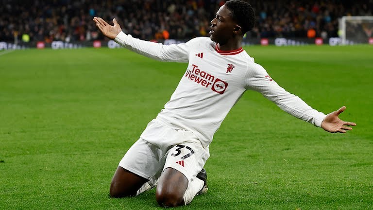 M.U hạ Wolves, Garnacho lẻn vào sân dù phạm luật - Bóng Đá
