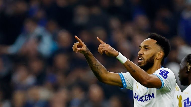 Ngả mũ với Aubameyang - Bóng Đá