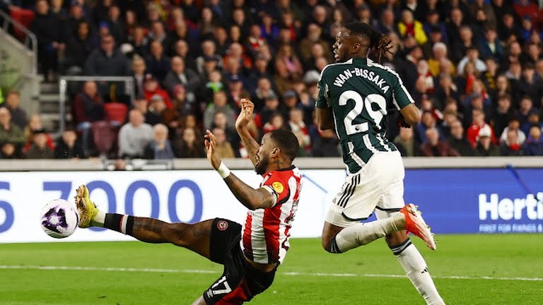 Ngôi sao thảm họa của M.U mất bóng 14 lần, tranh chấp 38% - Bóng Đá