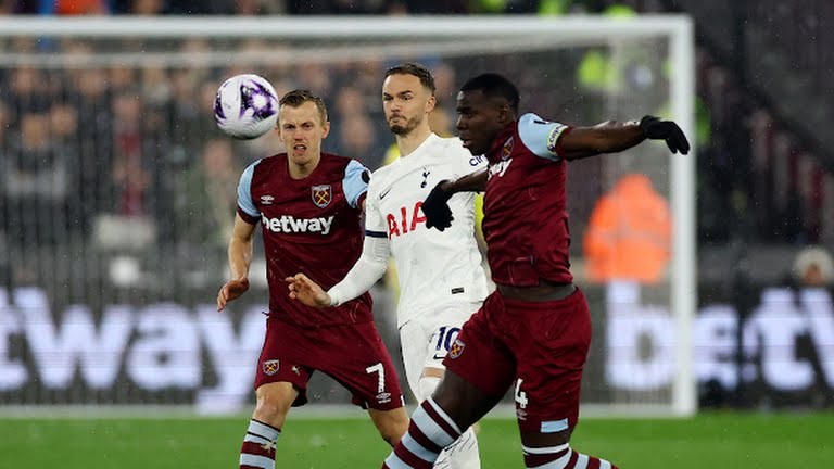 Tottenham bỏ lỡ cơ hội cho M.U 'hít khói' - Bóng Đá
