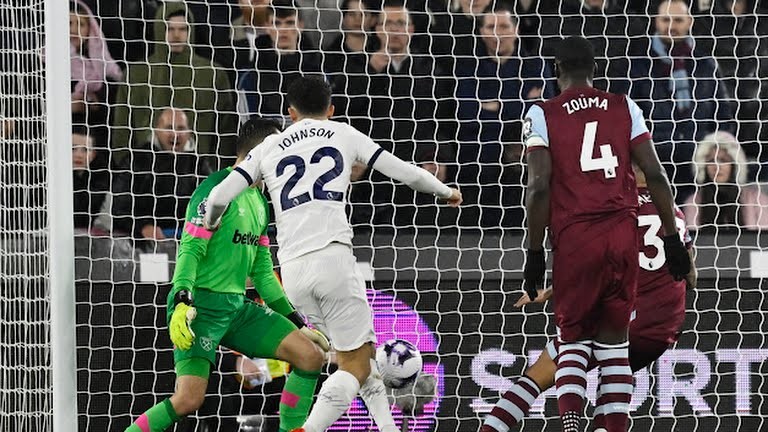 Tottenham bỏ lỡ cơ hội cho M.U 'hít khói' - Bóng Đá