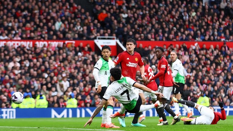 Quá đẳng cấp, Mainoo 'vẽ cầu vồng' tung lưới Liverpool - Bóng Đá