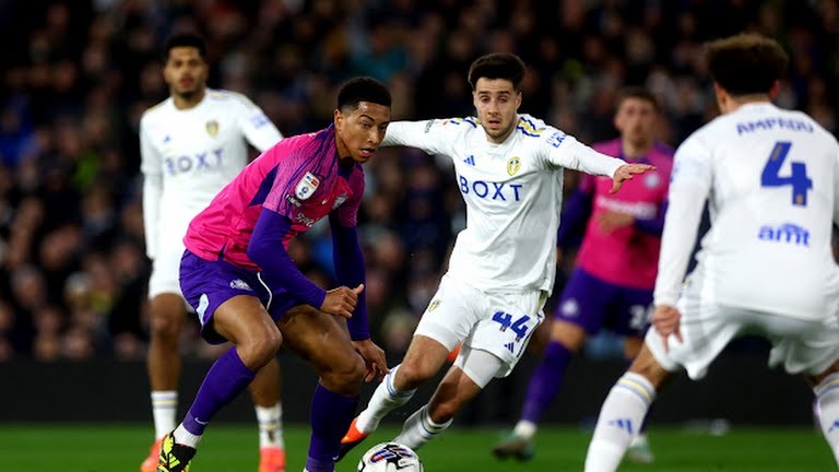 Cuộc chiến căng như dây đàn ở bóng đá Anh - Bóng Đá