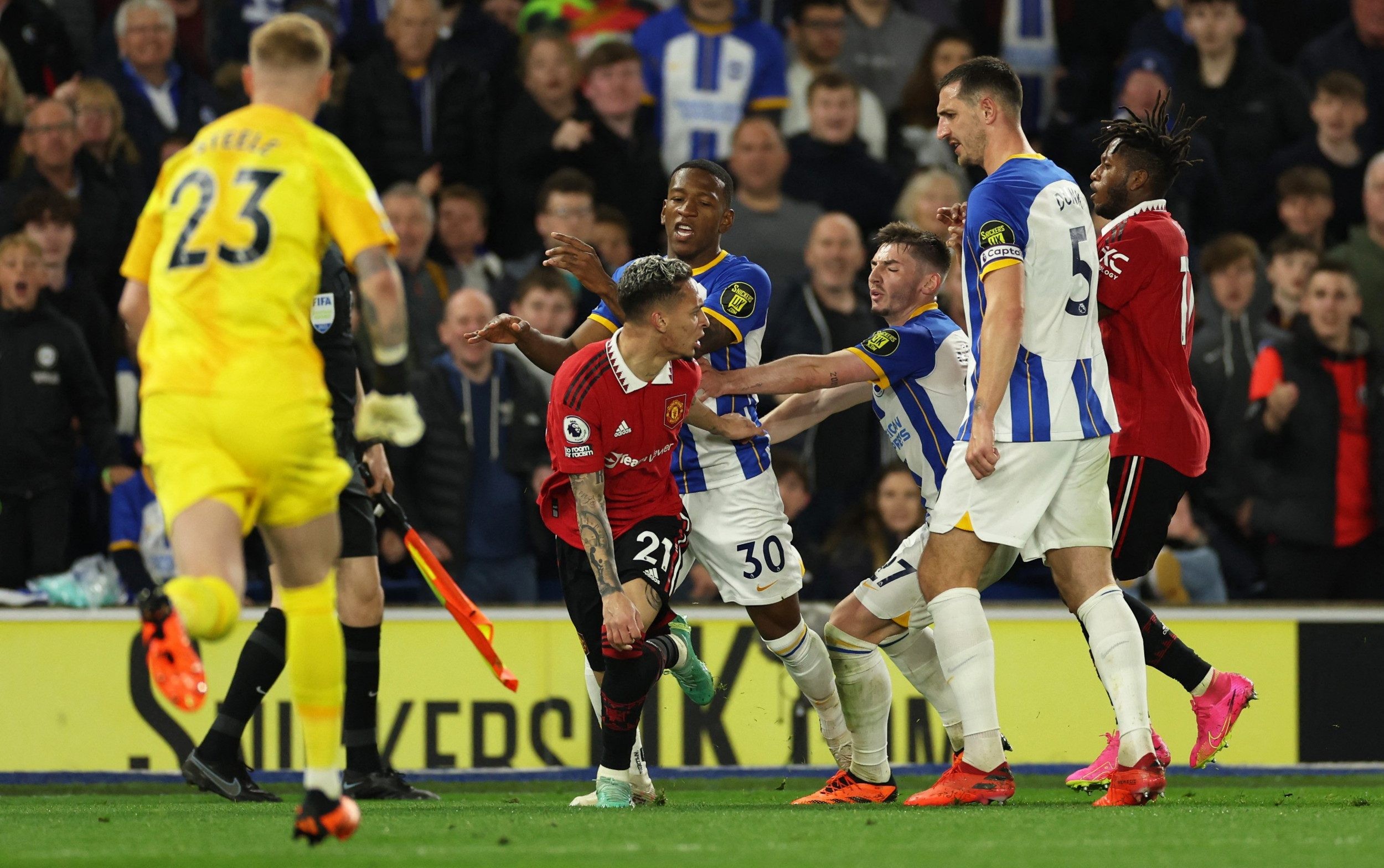 12 lần thu hồi bóng, thắng 8 tranh chấp: Cơn ác mộng của Man Utd - Bóng Đá