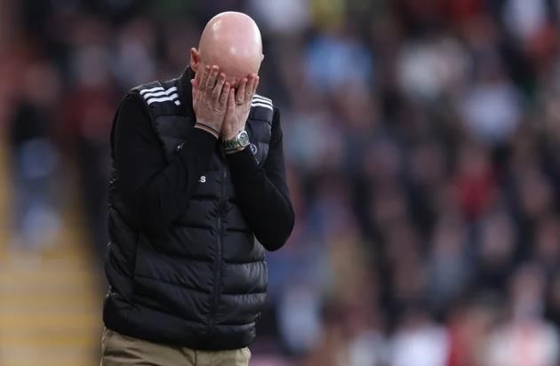 Ten Hag refuses to answer question on United's 'worst season' - Bóng Đá