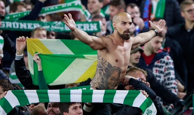 Bạo lực bùng phát sau bàn thắng mở tỷ số của Declan Riced - Bóng Đá