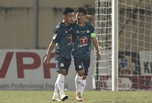 HAGL thoát khỏi đáy BXH; Thực hư chuyện Hoàng Đức bị chê 'mắc bệnh sao' - Bóng Đá