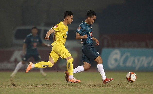 'Lứa cũ HAGL phòng ngự rất kém'; 'Bình Dương không có người nên phải dùng Tiến Linh' - Bóng Đá