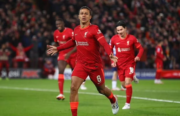 'He has a bit of Scholesy in him': Michael Owen leads praise for Thiago's 'beautiful' 30-yard - Bóng Đá