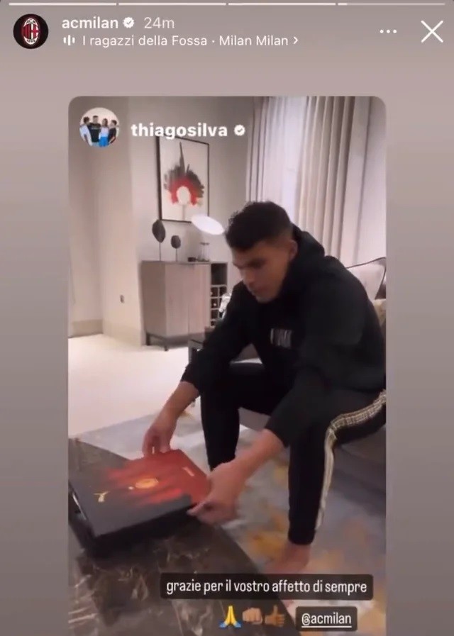 PHOTO: MILAN SEND GIFT TO CHELSEA DEFENDER THIAGO SILVA - Bóng Đá