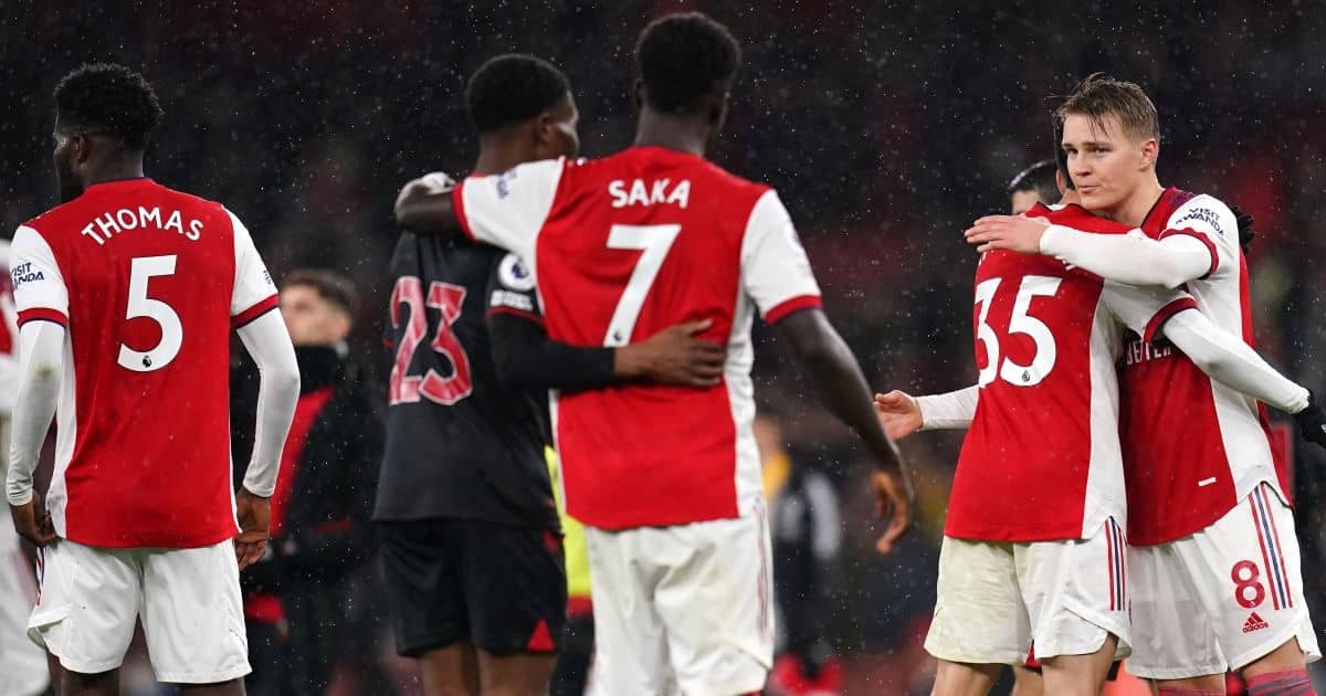 Arsenal playmaker Martin Odegaard has picked up an injury scare having been spotted limping onto Norway’s team bus. - Bóng Đá
