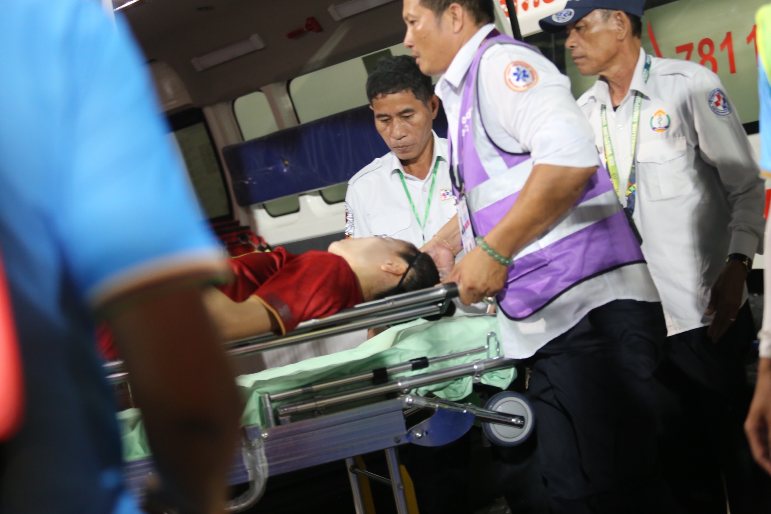 Trung vệ tuyển nữ Việt Nam nhập viện cấp cứu - Bóng Đá