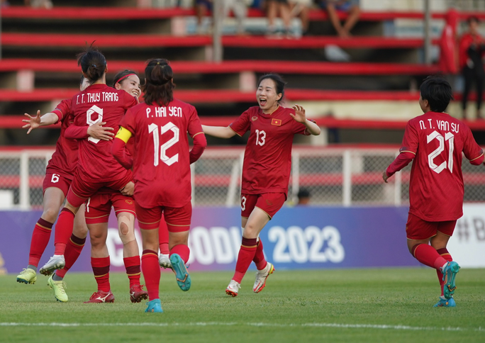 Tạp chí Time: Người hâm mộ Việt Nam hy vọng đội tuyển nữ làm nên lịch sử - Bóng Đá