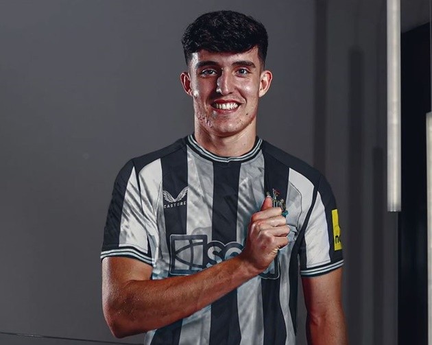 Romano: Newcastle are set to sign Tino Livramento, fee over £35m package - Bóng Đá