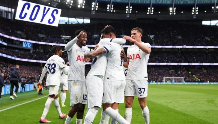 ‘FAVOURITES’… ALAN PARDEW PREDICTS WHO WILL FINISH FOURTH – TOTTENHAM HOTSPUR, ASTON VILLA OR MANCHESTER UNITED - Bóng Đá