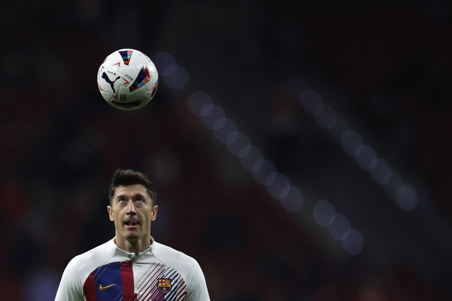 Atletico Madrid making a case to sign Barcelona striker Robert Lewandowski this summer - Bóng Đá
