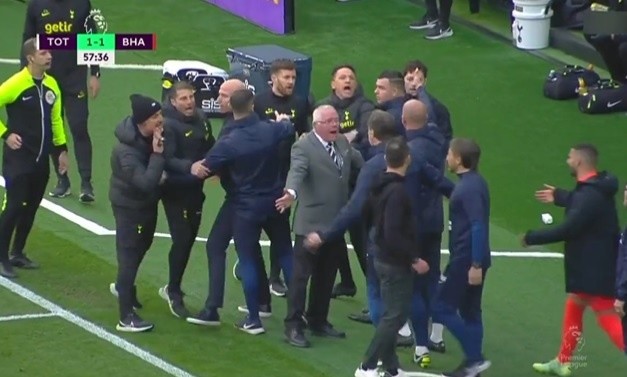 Không làm gì, HLV Tottenham vẫn bị đuổi - Bóng Đá